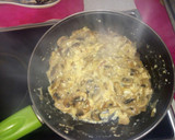 Foto del paso 4 de la receta: Revuelto de champiñones con el pollo asado que me sobró