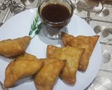 A picture of step 11 of Aaloo chicken samosa.
