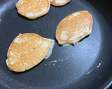 Foto del paso 4 de la receta: Como hacer mini tortitas exprés ¡Mateo cumple 3! 🥞🎉