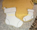Foto del passaggio 4 della ricetta Calze e scopette della Befana di pasta frolla senza uova