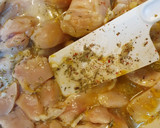 Foto del paso 1 de la receta: Brochettes de pollo con mostaza, miel, papas rústicas, ensalada