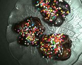 Foto langkah ke 2 dari resep Chocolate Crunchies with Rainbow Sprinkle.