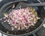 A picture of step 4 of Lasooni palakh paneer.