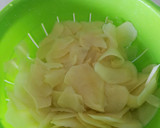Foto del paso 1 de la receta: Tortilla de patata con cebolla y tomate