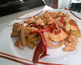 Foto del paso 3 de la receta: Salteado de pollo con pimiento, cebolla y apio