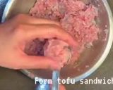 A picture of step 6 of Tofu sandwich with pork and prawn.