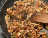 A picture of step 7 of Chicken breast stir fry with chilli, soysauce, black vinegar, Chinese style.
