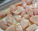 Foto del paso 3 de la receta: Ensalada César con rosetas de queso sin lactosa