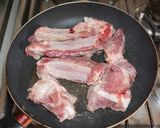 A picture of step 2 of Tortola bean soup with pork ribs.
