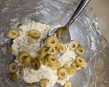 Foto del paso 1 de la receta: Árbol de Navidad de pancitos de queso y olivas, rápido y fit 😉