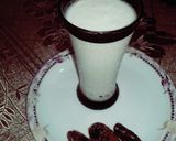 A picture of step 1 of Khajoor ka milkshake.