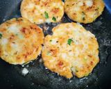 Foto langkah ke 4 dari resep Chicken Burger.