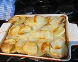 A picture of step 5 of Potato and Beef minced pie: (different style).