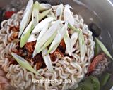 Foto langkah ke 2 dari resep Seafood Jjampong (Instant Noodle).