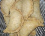 Foto langkah ke 7 dari resep Pastel Renyah Tanpa Telur dan Bisa Frozen.