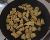 A picture of step 4 of Curry chicken breasts with zucchini/courgette.