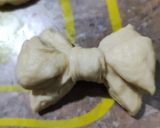 Hình bước làm 5 của món Bánh mỳ hình nơ đáng yêu