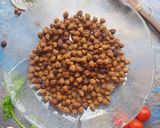 A picture of step 1 of Italian Chana Salad.
