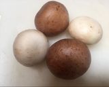 Foto del paso 1 de la receta Revuelto de champiñones y aguacate