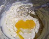 Foto langkah ke 2 dari resep Tanpa Pengembang Buatan, Tanpa Mixer: Bolu Meisis.