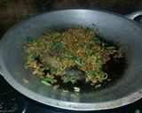 Foto langkah ke 3 dari resep Mi goreng + kacang panjang.