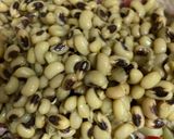 A picture of step 1 of Walnut and Lobia Salad.