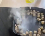 Foto del paso 2 de la receta: Berberechos a la plancha con sal marina y pimienta