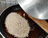 साखरेची तिळ वडी (til vadi recipe in marathi) रेसिपी स्टेप 2 फोटो