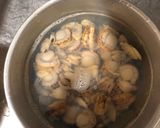 Foto langkah ke 2 dari resep Tumis Kerang Pedas Manis.