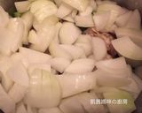 A picture of step 7 of Nikujaga (Japanese Potato and Pork Stew).