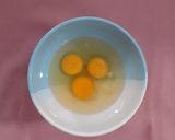 Foto langkah ke 2 dari resep Semur Telur Dadar Pedas.