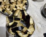 Foto del paso 1 de la receta: Salsa de berenjenas, aceitunas y albahaca para pasta
