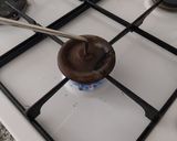 Foto del paso 8 de la receta: Coca de Sant Joan 2025 v3: De almendras y rellena de crema quemada y nata