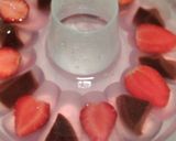Foto langkah ke 2 dari resep Puding strawberry lapis susu.