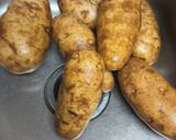 A picture of step 1 of Chili Potatoes.