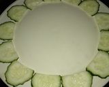 Foto del paso 2 de la receta: Carpaccio de pepino con albahaca
