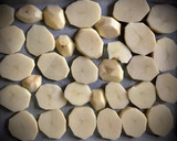 Foto del paso 1 de la receta: Hamburguesa con pan casero y patatas especiadas al horno