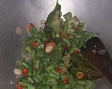 Foto langkah ke 3 dari resep Oseng ati ayam dan buncis.