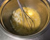 Une image de l'étape 4 de Omelette au jambon cru, oignon et herbes.