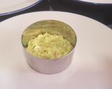 Foto del paso 5 de la receta: Tartar de atún sobre base de guacamole