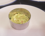 Foto del paso 5 de la receta: Tartar de atún sobre base de guacamole
