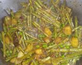 मूंगा आलू मटर की सब्जी (moonga aloo matar ki sabzi recipe in Hindi) रेसिपी चरण 5 फोटो
