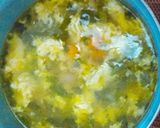 Foto langkah ke 2 dari resep Sop Bunga Telur Jamur Kancing.