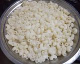 A picture of step 1 of Veg macroni.