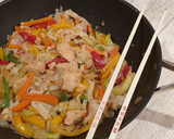 Foto del paso 10 de la receta: WOK de verduras y pollo con fideos de arroz (noodles)