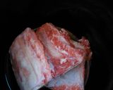 Foto langkah ke 1 dari resep Homemade beef bone broth (Kaldu Iga Sapi).