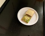 चीज़ चिली कॉर्न सैंडविच (Cheese chilli corn sandwich recipe in Hindi) रेसिपी चरण 7 फोटो