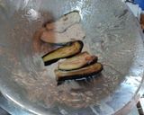 Foto del paso 3 de la receta: Merluza frita con puré aros de cebolla y berenjena