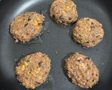 Foto del paso 6 de la receta: 🧀 Tortitas Fit de Plátano Macho Rellenas de Atún y Queso