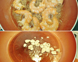 Foto del paso 2 de la receta: Tortilla de langostinos al ajillo